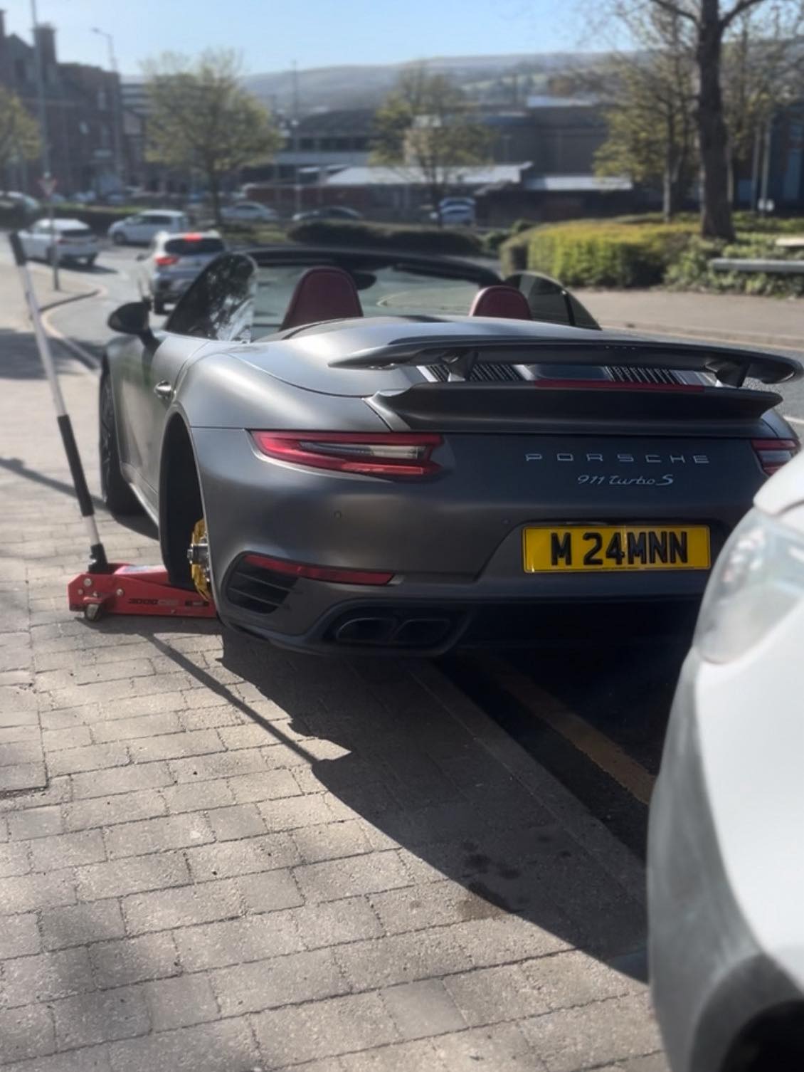 Mobile Tyre Service - Porsche 911 Turbo S